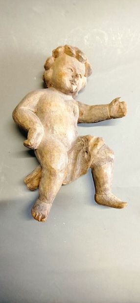 Angelot d'applique en bois sculpté.

Travail...