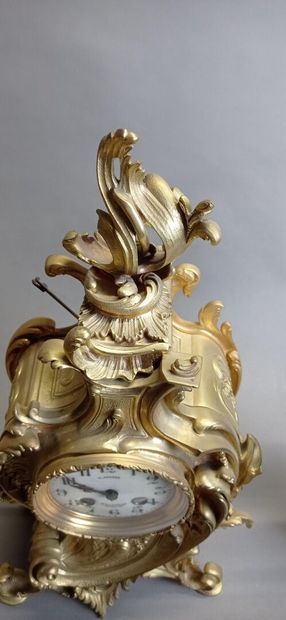 Garniture de cheminée en bronze doré et ciselé...