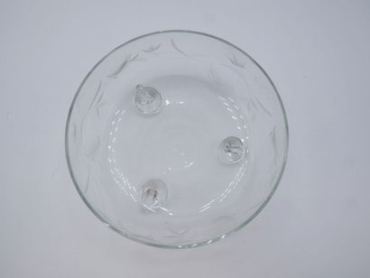 Présentoir / Coupe en cristal reposant sur...