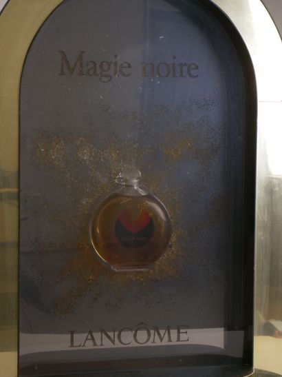 LANCOME, Magie noir.

Présentoir et flacons...