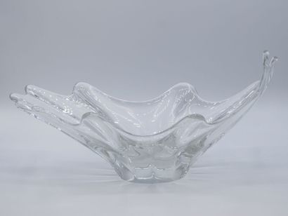 Coupe navicelle en cristal de DAUM .

Signature...