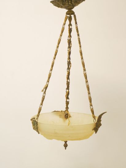 Suspension en verre pressé et moulé à décor...