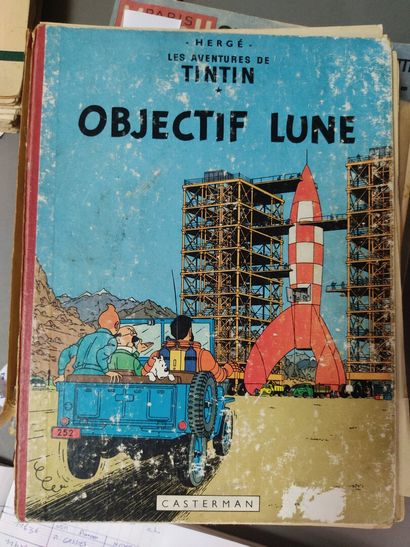 Manette comprenant:

- Un lot de livre (Tintin...