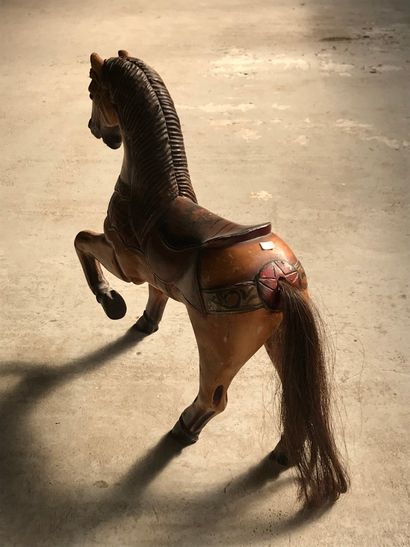 Reproduction d'un cheval de manège en bois...