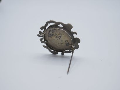 Petite broche/médaillon en argent Art Nouveau...