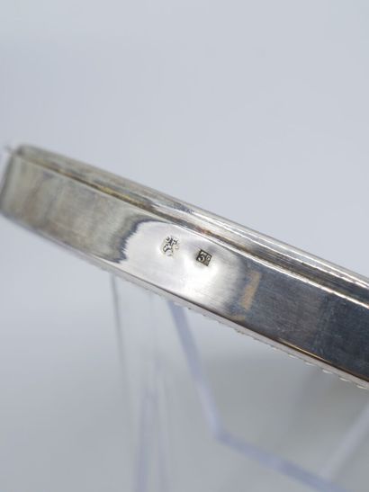 Trois napperons en dentelle sous verre dans...
