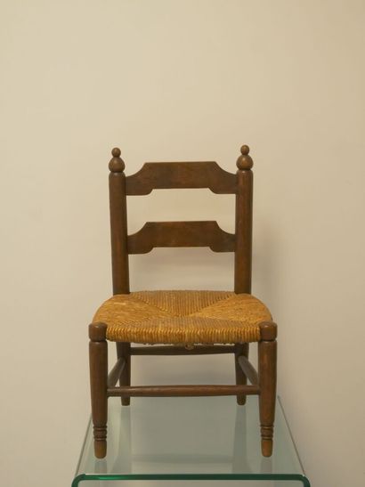 Chaise d'enfant bois tourné, assise en osier...