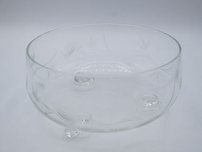 Présentoir / Coupe en cristal reposant sur...