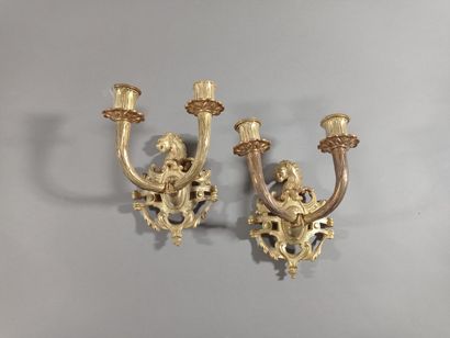 Paire d'appliques en bronze doré et ciselé...