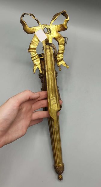 Suite de trois appliques en bronze doré et...