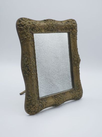 Petit miroir sur pied.

Entourage en bronze...
