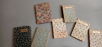 12 petits livres contenant des recueils de...
