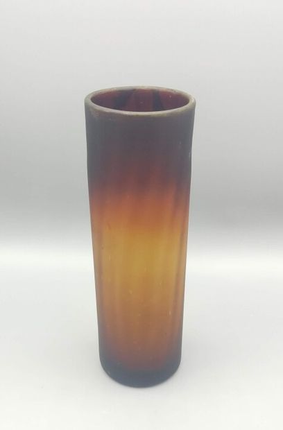 Vase circulaire en verre marmoréen à décor...