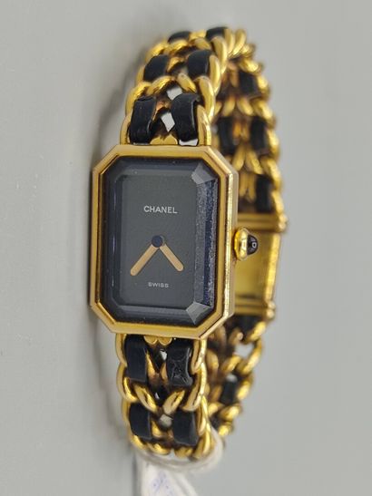 CHANEL

Montre modèle 