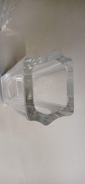 DAUM, France.

Deux vases en verre à section.

H:...