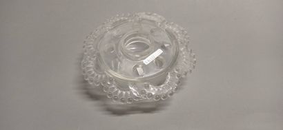 Pique-fleur en verre à décor ajouré de perles.

H:...