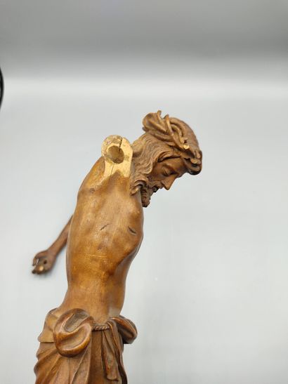 Christ en bois sculpté.

Manques et accidents.

XVIIIè...