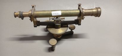 Réunion de quatre instruments scientifiques...