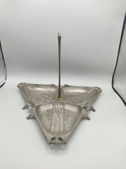 Lustre en verre et métal chromé. 

A vue:...
