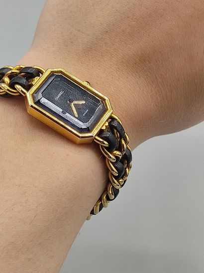 CHANEL

Montre modèle 