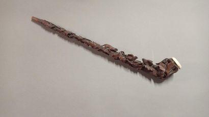 Pipe en bois sculpté.

Le fût orné d'une...