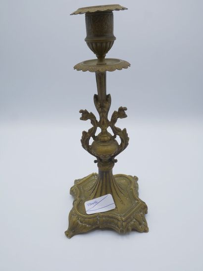 Paire de chandeliers en laiton, fût balustre....