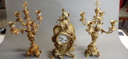 Garniture de cheminée en bronze doré et ciselé...
