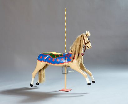 Cheval de manège.

Sujet en bois sculpté...