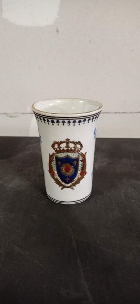 Style de la Compagnie des Indes.

Petit gobelet...