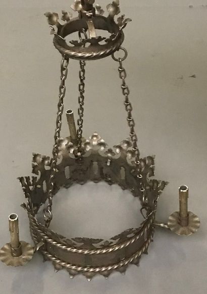 Lustre de forme couronne ornée de fleurs...
