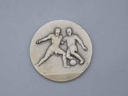 CONTAUX. 

Médaille en métal argenté ornée...