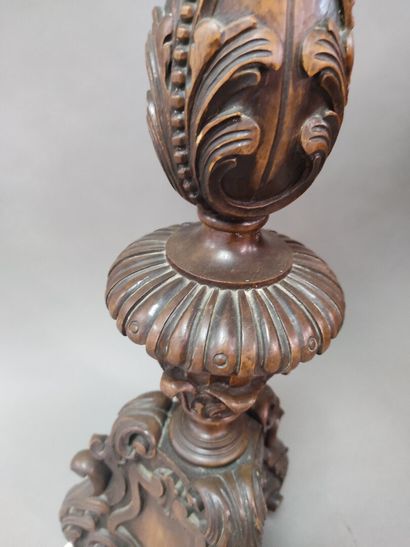 Pique-cierge monté en lampe en bois tourné...