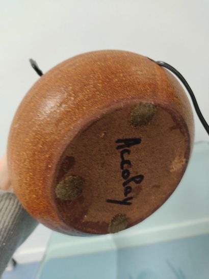 ACCOLAY.

Lampe en céramique brune. Abat...