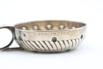 Silver wine taster decorated with ribs, cupules...