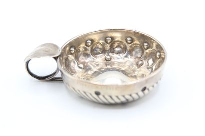 Silver wine taster decorated with ribs, cupules...