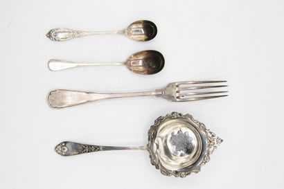 Lot of silver pieces with minerva mark. 

-...