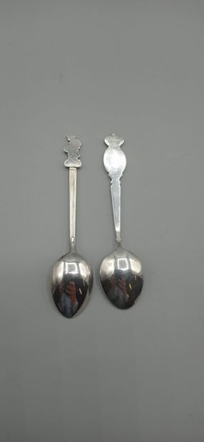 Series of 8 commemorative spoons or of city...