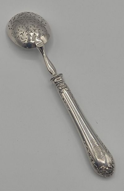 Sprinkling spoon entirely in silver (silver...