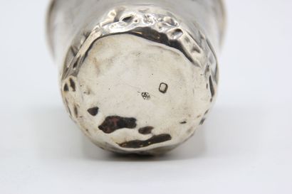 Lot including:

- a kettledrum decorated...