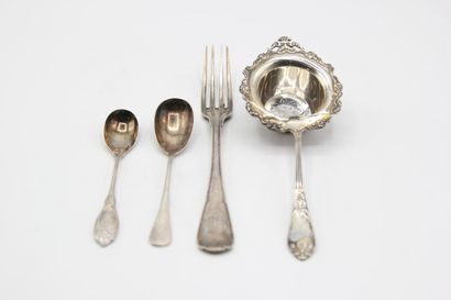 Lot of silver pieces with minerva mark. 

-...