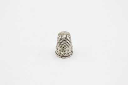 Silver thimble.

French title mark 