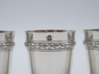 Silver liquor service composed of its 5 glasses,...