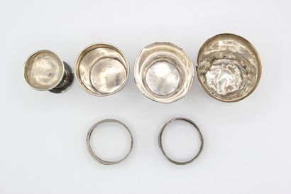 Lot including:

- a kettledrum decorated...