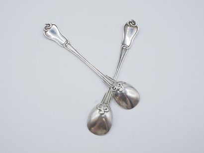 Pair of silver salt shovels of the 