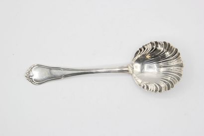 Heavy sugar spoon in silver of model nets,...