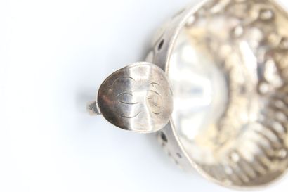 Silver wine taster decorated with ribs, cupules...