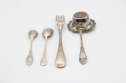 Lot of silver pieces with minerva mark. 

-...