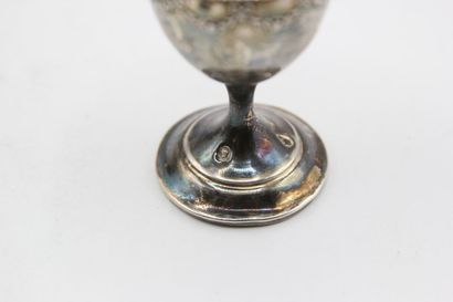 Lot including:

- a kettledrum decorated...