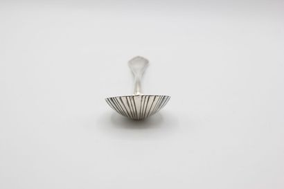 Heavy sugar spoon in silver of model nets,...