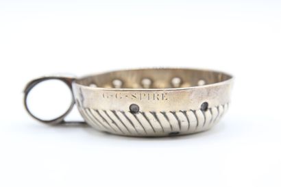 Silver wine taster decorated with ribs, cupules...